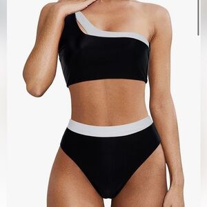 NWOT Mooslover Black With White Trim One Shoulder 2 Piece Swim Set L